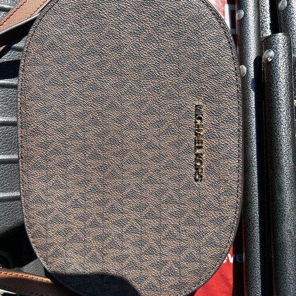 Michael Kors cross body bag - Picture 1 of 3